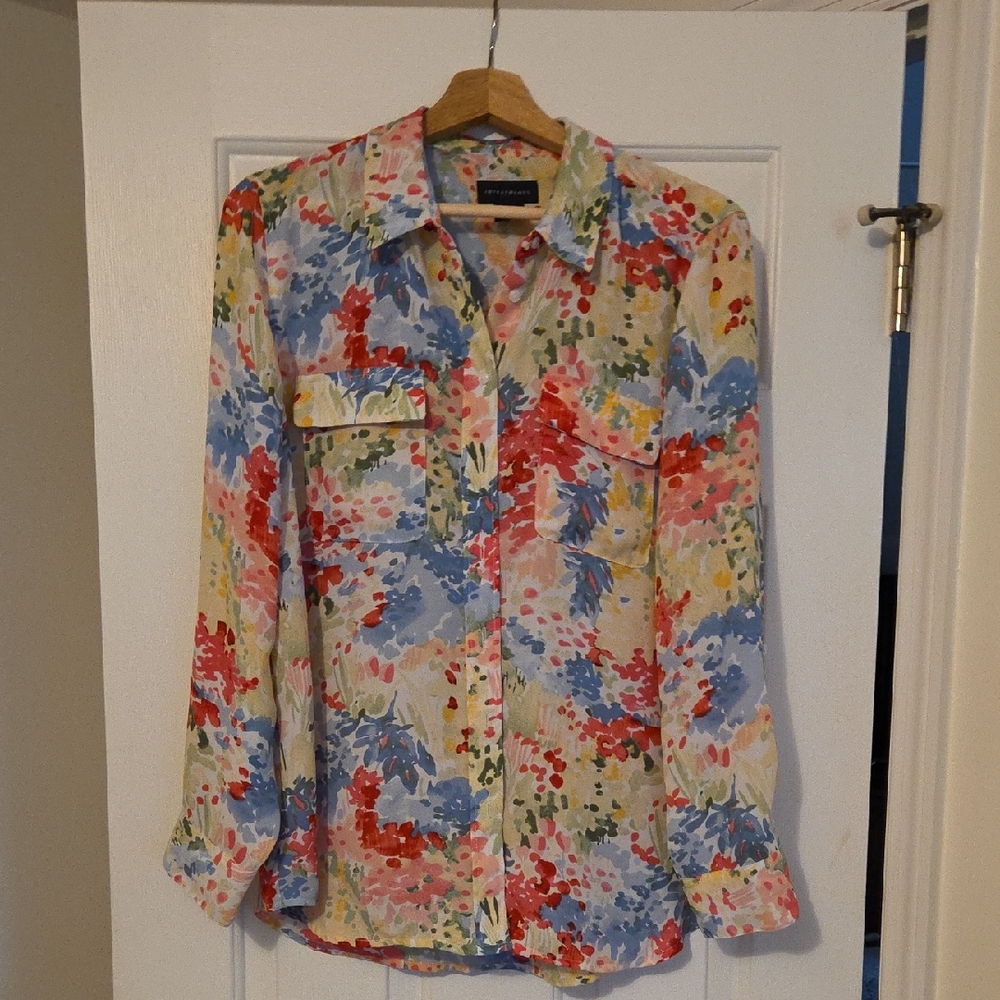 Very Pretty Floral Button Down Blouse